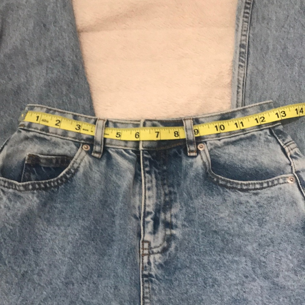 ASOS Design High Rise Light Blue Mom Jeans - Picture 5 of 9